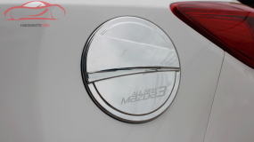 Ốp nắp xăng inox  Mazda 3 2015